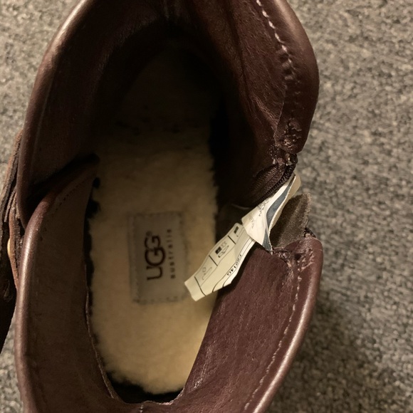 authentic uggs boot - Picture 2 of 3